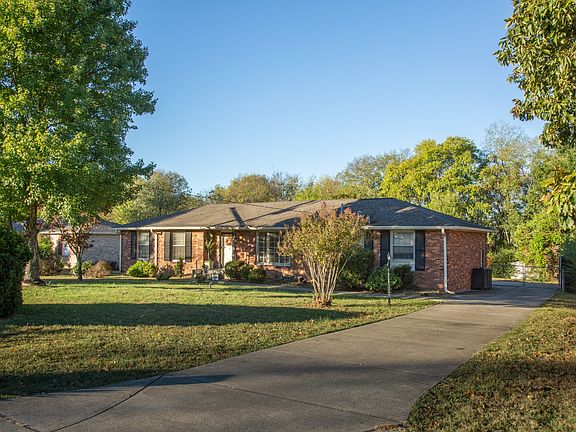 3rd image of 104 Chiroc Rd