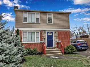 343 Homecrest Dr, Amherst, NY 14226