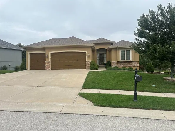 1608 NW Cottonwood Cir, Grain Valley, MO 64029