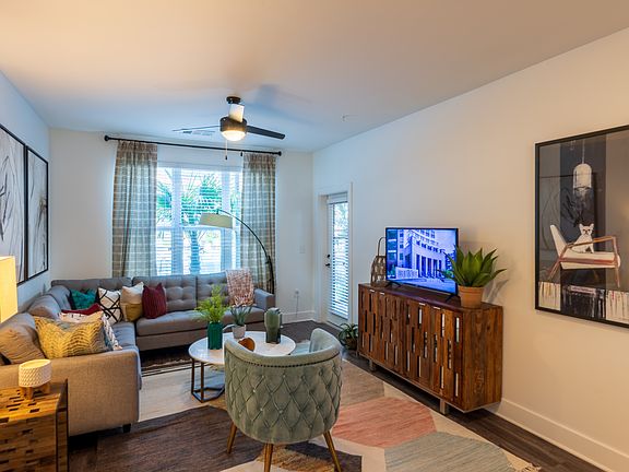 3rd image of 2855 Crescent Pkwy APT 204