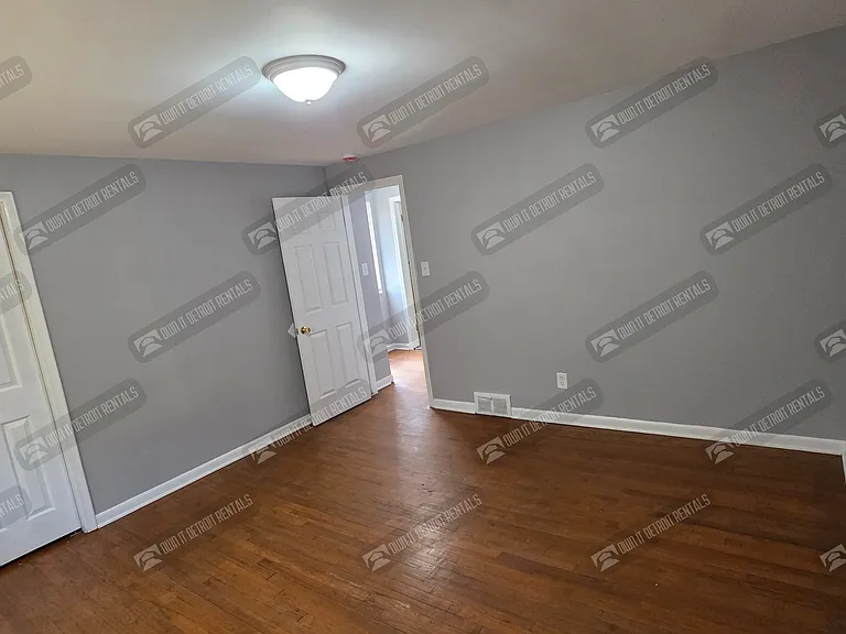 2944 Ewald Cir — Photo 14