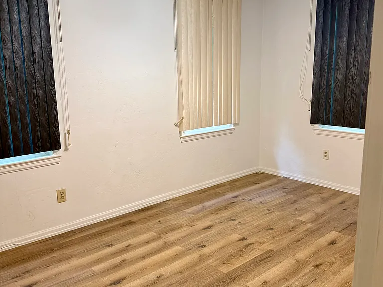 962 Stark St — Photo 9