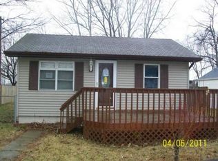 9211 Hillcrest Dr, Whitmore Lake, MI 48189