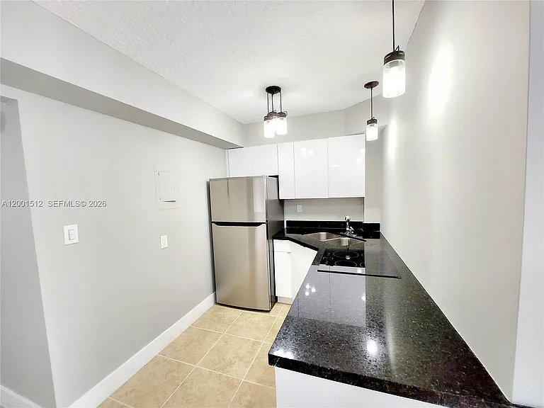 335 SW 20th St #9 — Photo 5