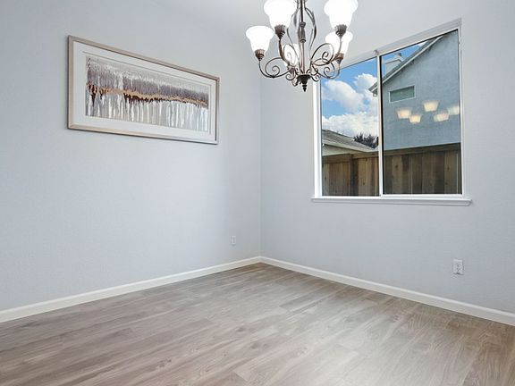 3rd image of 5557 Dunlay Dr