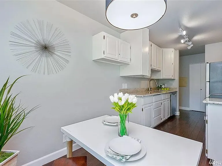 9800 Roosevelt Way NE #31 — Photo 7