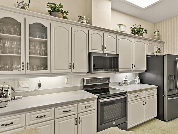 3rd image of 1098 Crystal Creek Dr