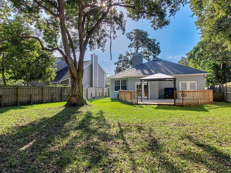 1207 E Esther St — Photo 11