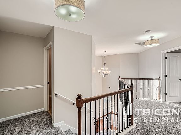 5th image of 301 Arbor Pl