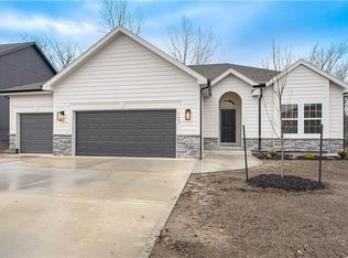 623 E 13th St, Kearney, MO 64060