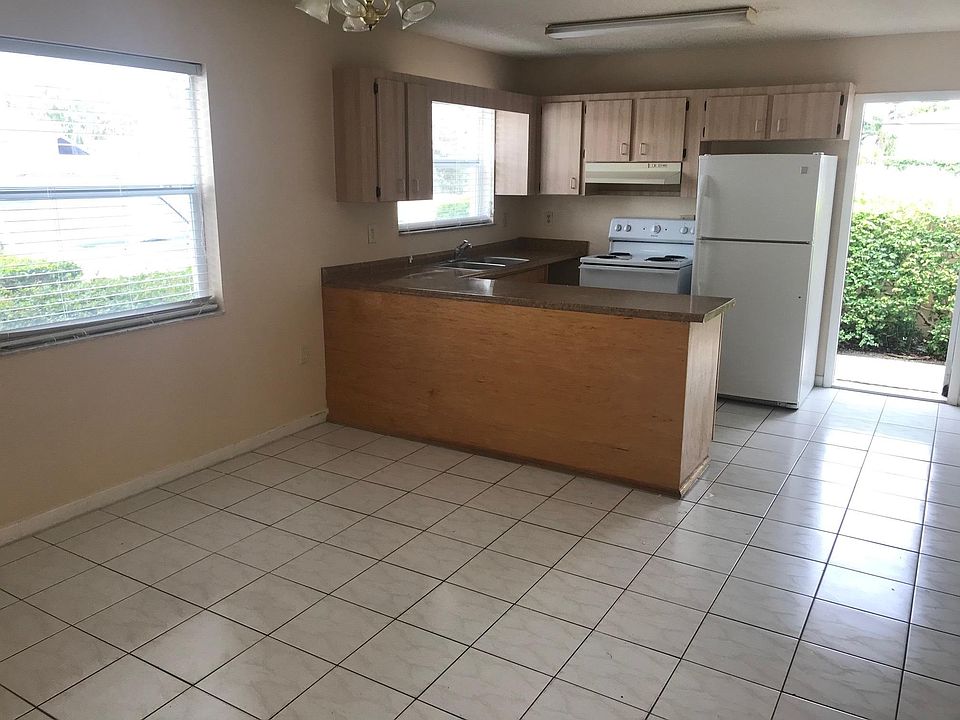 2nd image of 2760 SW 31st Ct