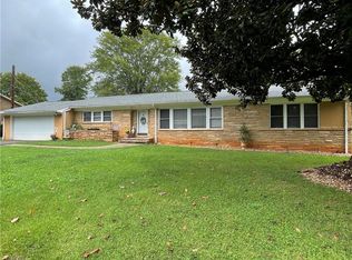 504 Ridgeway Dr, Mount Airy, NC 27030