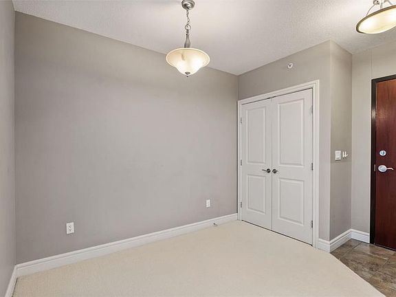 4th image of 910 S 5th Ave SW #802