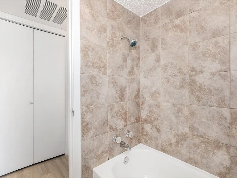 6010 N Lamar Blvd #211 — Photo 10