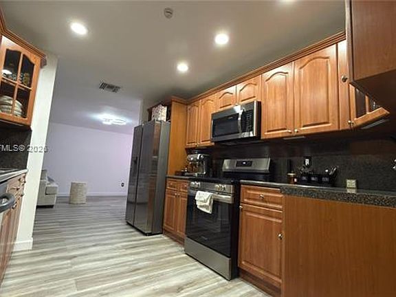5th image of 1001 SW 98th Ave #1001