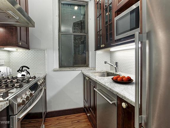 2nd image of 205 W 54th St APT 4G