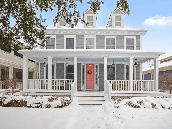 10 Riverbank Dr, Beverly Hills, MI 48025