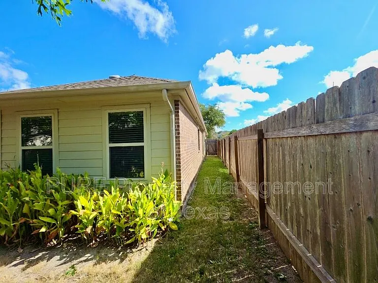 615 Linares Ln — Photo 28