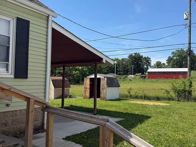 422 Wellington Ave — Photo 4