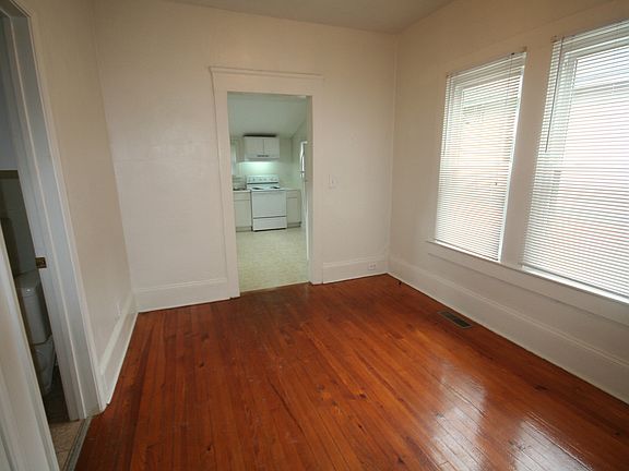 3rd image of 1400 W Chapel Hill St #B
