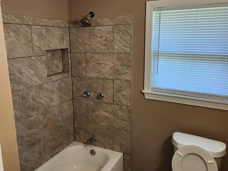 2420 Hayes Ln — Photo 5
