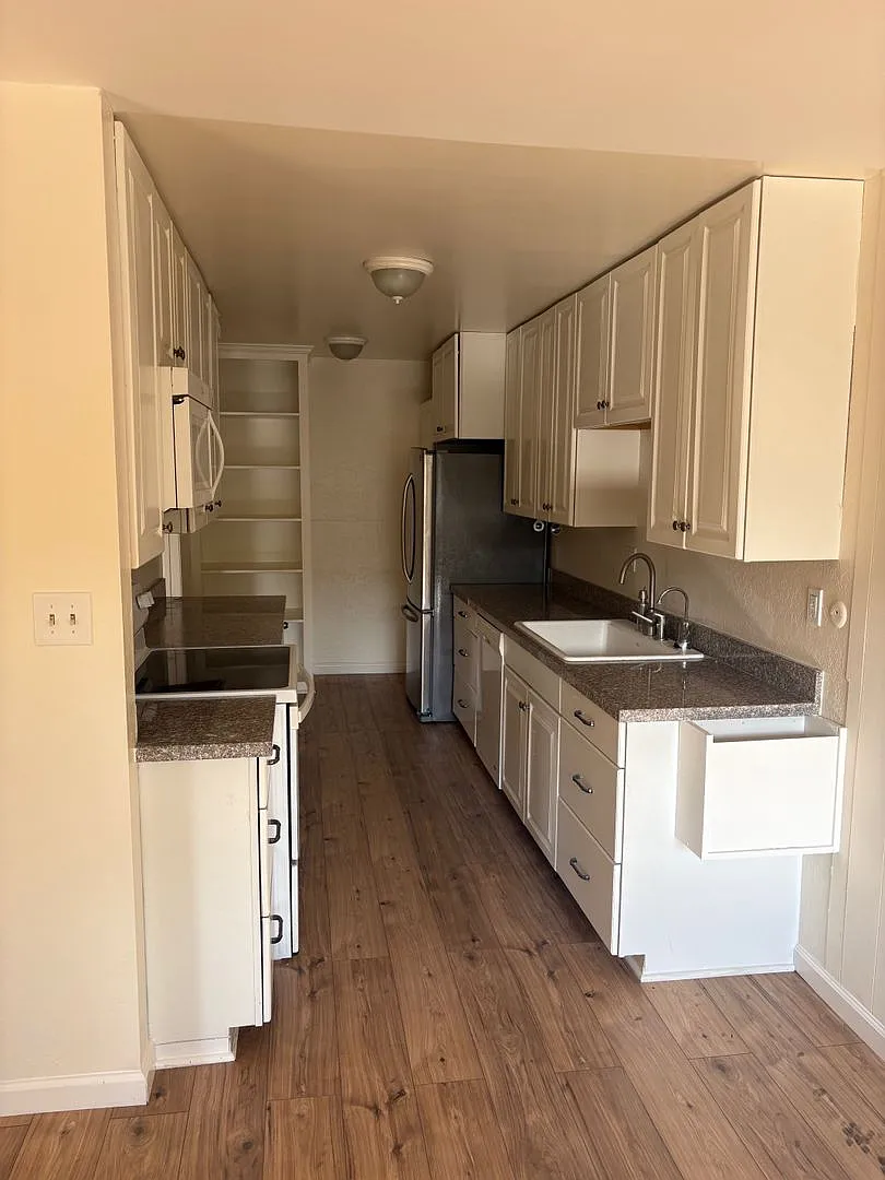 2386 Del Mar Blvd — Photo 4