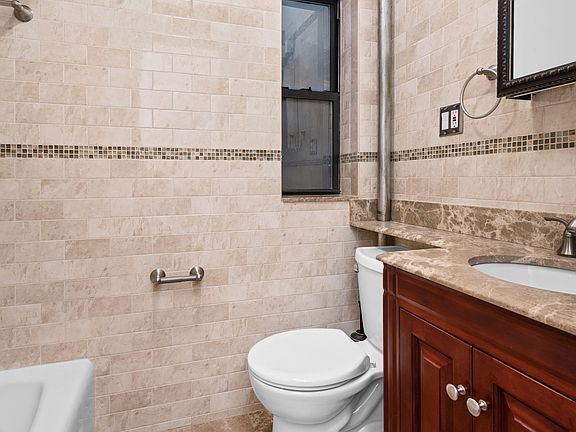 4th image of 208 E 84th St APT 3B