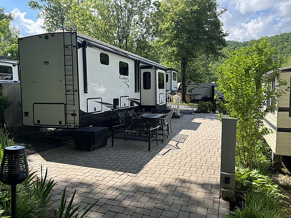 4th image of 4229 E Pkwy #327-lot 327