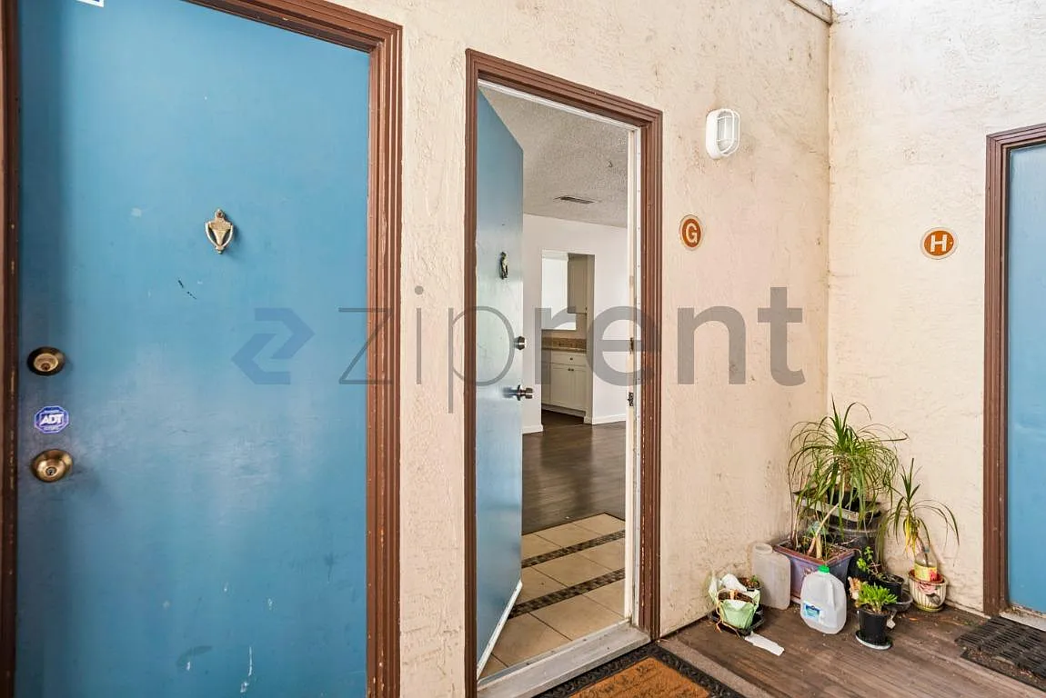 2 bed, 1.5 bath, 1066 sqft, $2,350 — Photo 3