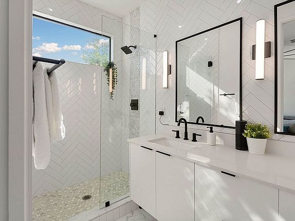 3rd image of 2802 Oak Crest Ave #B