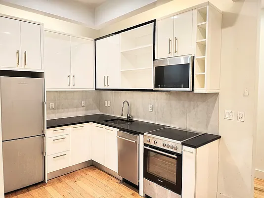 Rented by NYC REALTY GROUP 693 | media 44