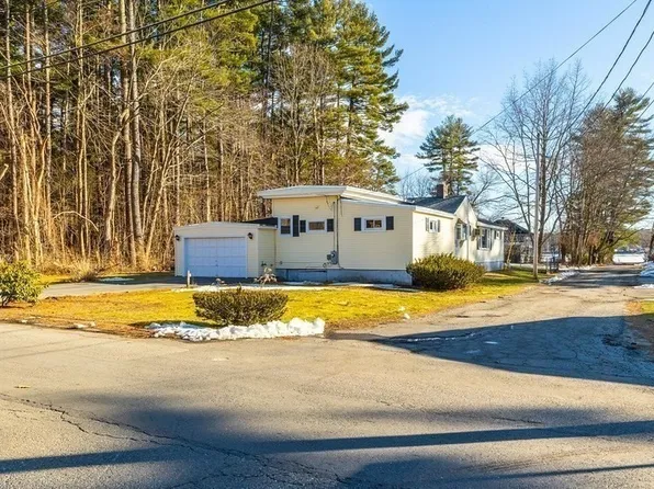 2 Hedgeway St, Ayer, MA 01432