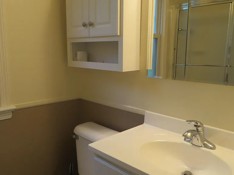 1327 Genesee Ave — Photo 9