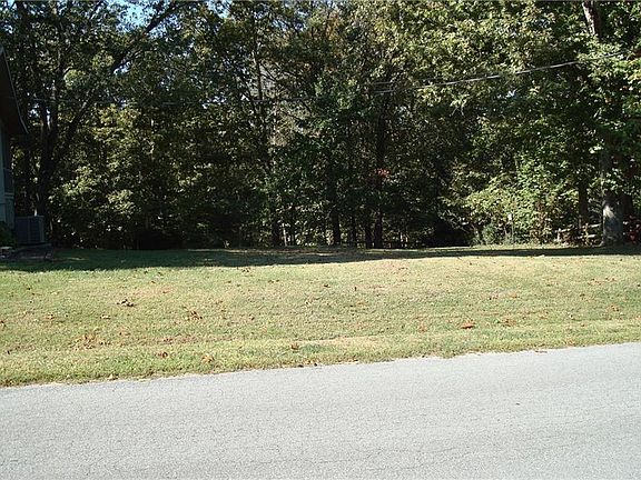 3rd image of 25 Churchill Dr