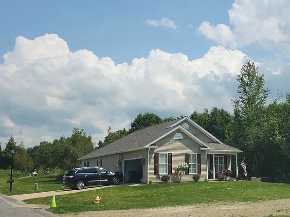7029 Sandy Trl, Erie, PA 16510