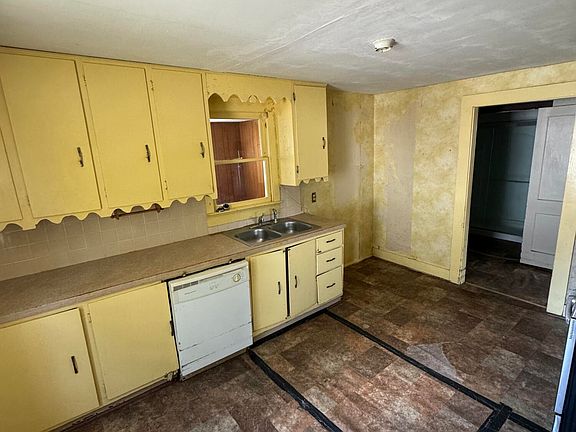 3rd image of 1716 W Hovey Street