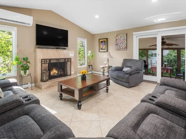 371 Grace Street, Holbrook, NY 11741