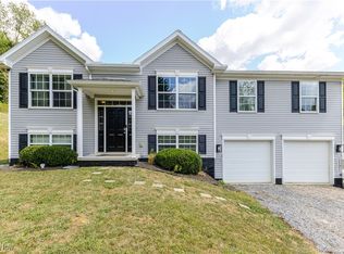 94 Kensington Dr, New Cumberland, WV 26047