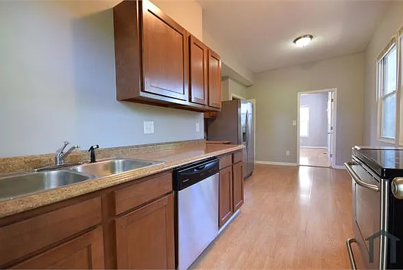 3300 Windsor Ave #1 — Photo 11