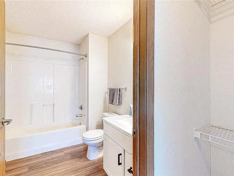 Creekside Apartments — Photo 33