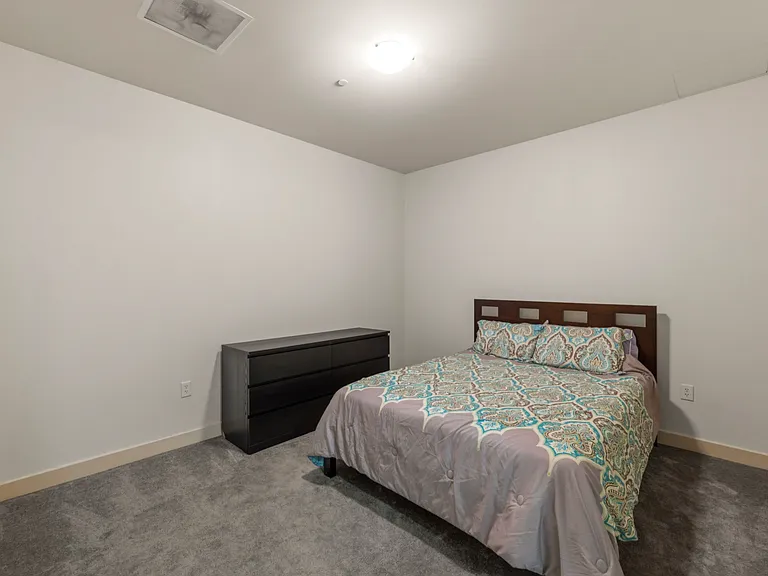 700 W 31st St #404 — Photo 20