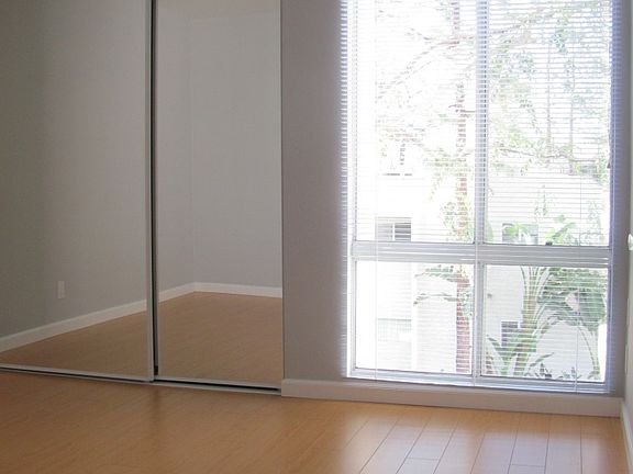 5th image of 20134 Leadwell St Unit 312
