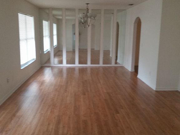 3rd image of 829 Somerset S