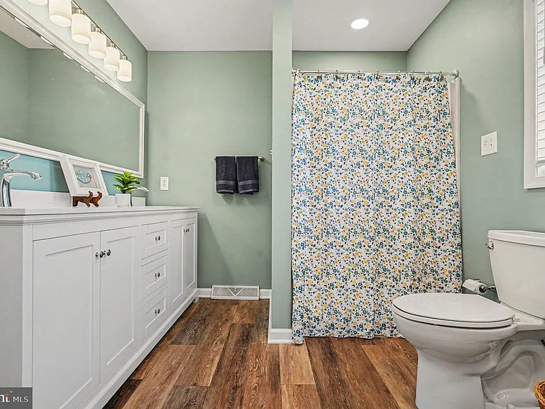 209 Casparus Way — Photo 33
