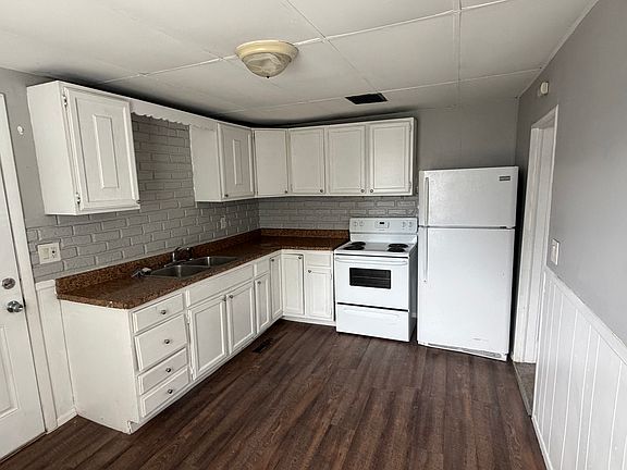 5th image of 402 SW 3rd St