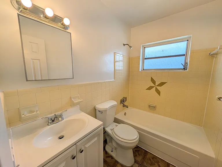2111 Roosevelt St — Photo 7