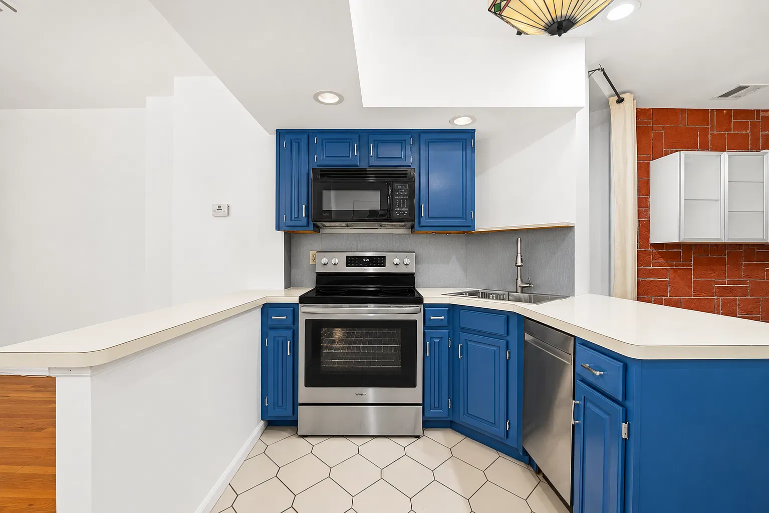 1 bed, 1.5 bath, 950 sqft, $2,500 — Photo 3