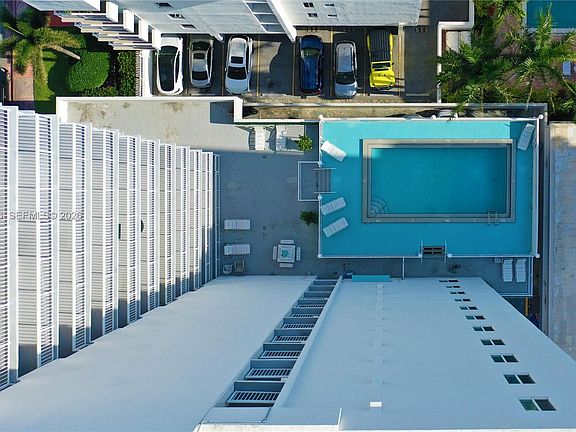 3rd image of 1345 Lincoln Rd APT 402