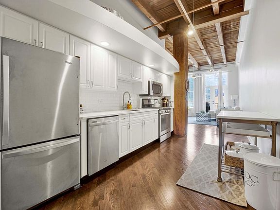 4th image of 616 W Fulton St APT 212