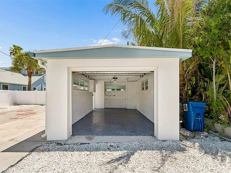 8125 Bayshore Dr — Photo 14